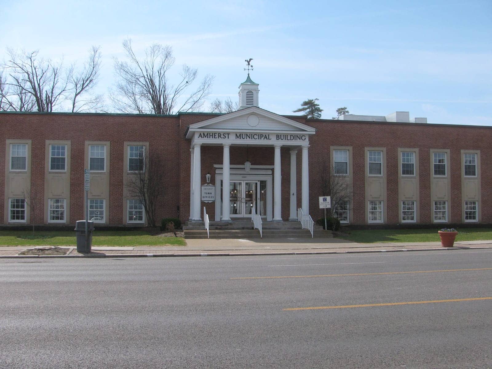 Hotels that allow 18-21 year olds in Amherst, New York