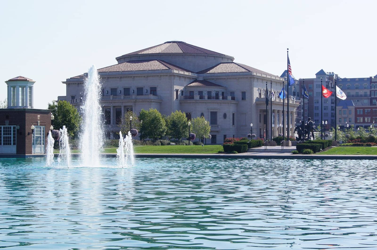 Hotels that allow 18-21 year olds in Carmel, Indiana