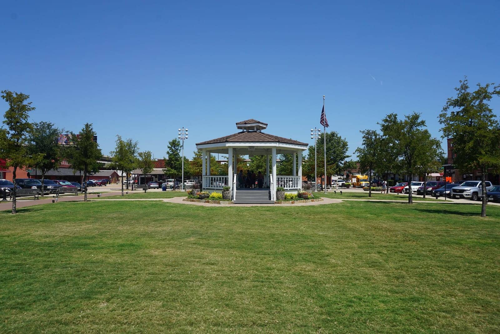 Hotels that allow 18-21 year olds in Carrollton, Texas