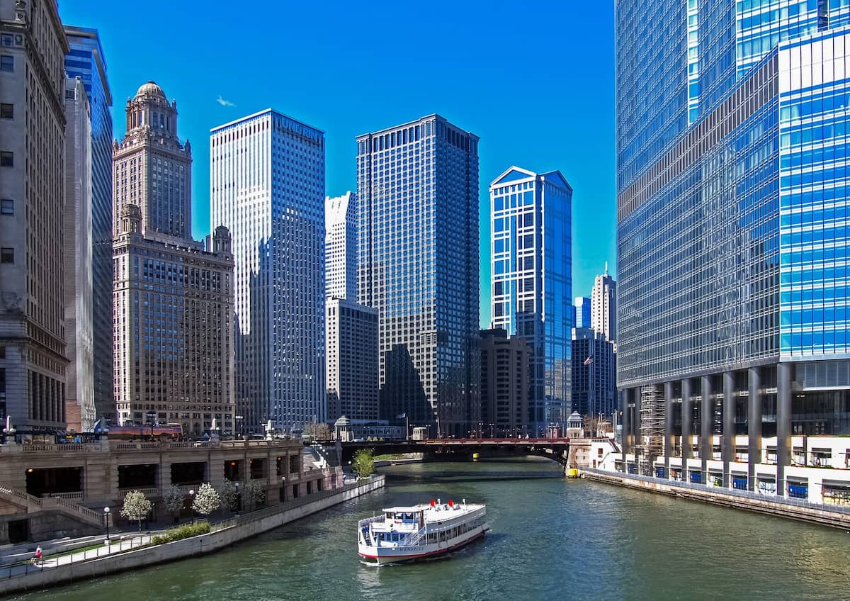 Top 51 Hotels in Chicago, IL That Allow 18+ Check-In