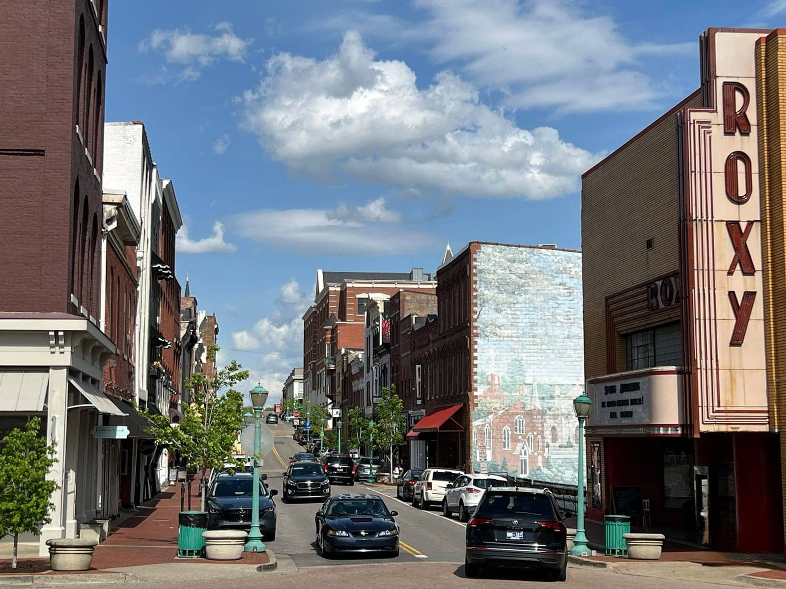 Hotels that allow 18-21 year olds in Clarksville, Tennessee
