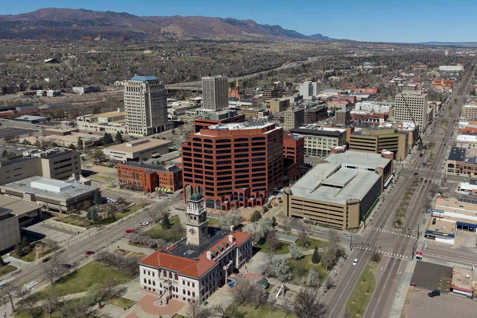 Hotels that allow 18-21 year olds in Colorado Springs, Colorado