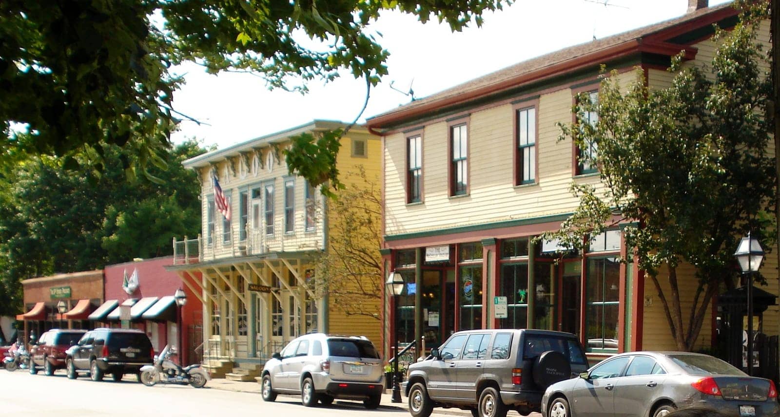Hotels that allow 18-21 year olds in Davenport, Iowa