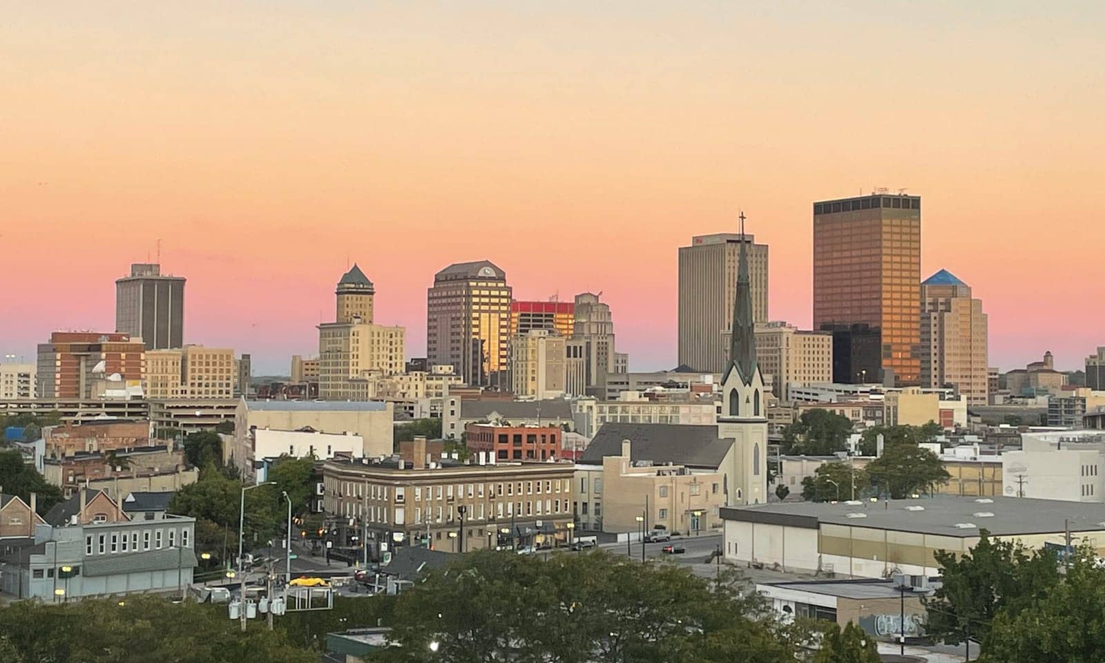 Hotels that allow 18-21 year olds in Dayton, Ohio