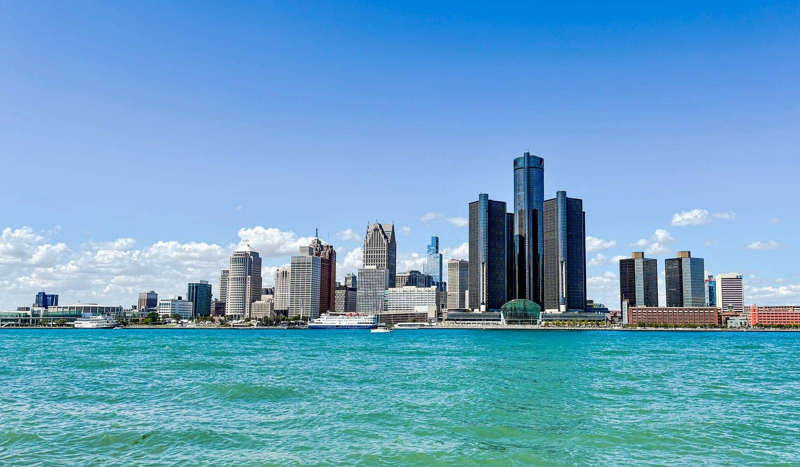 Hotels that allow 18-21 year olds in Detroit, Michigan