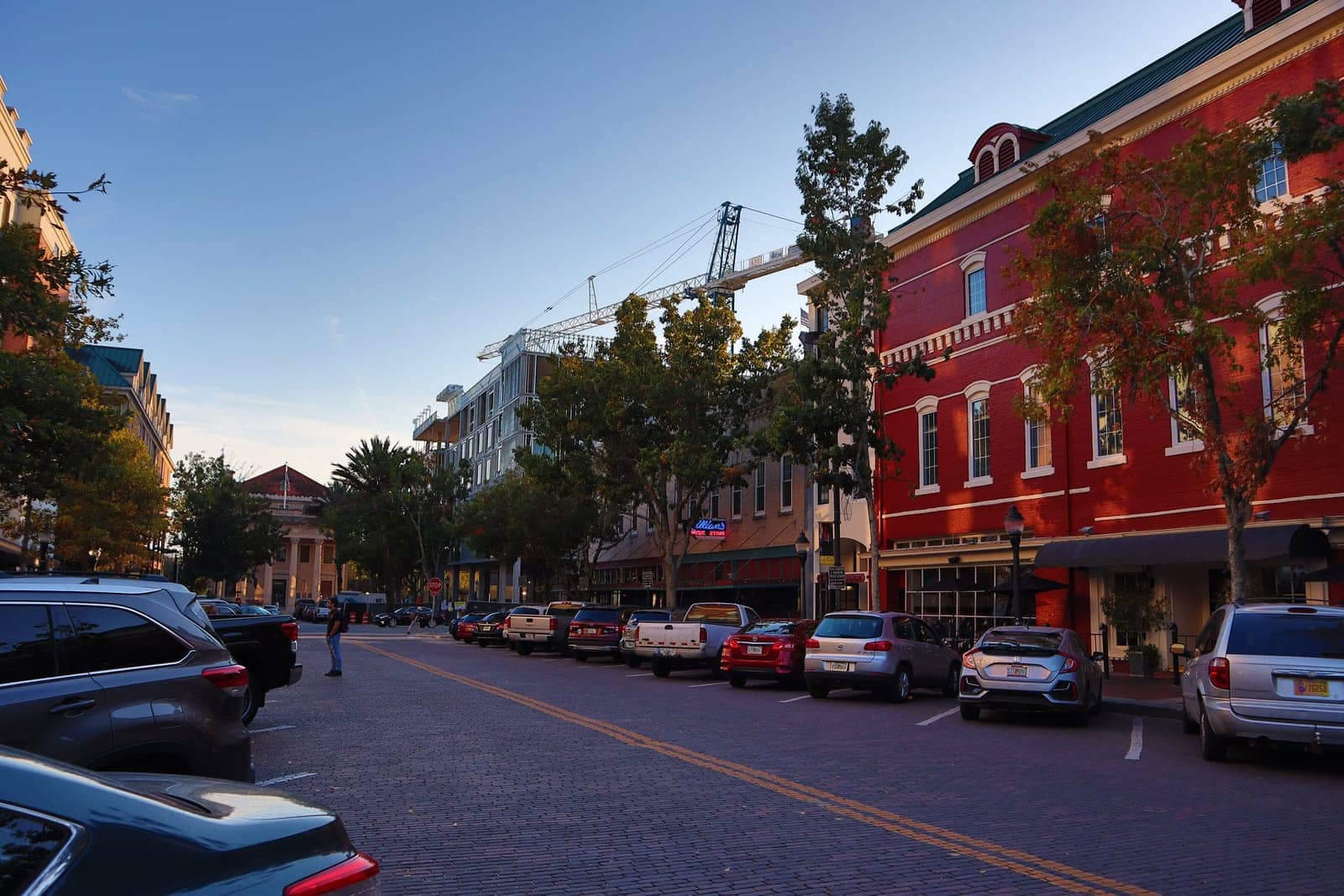 Hotels that allow 18-21 year olds in Gainesville, Florida