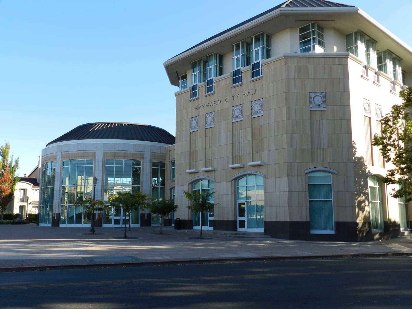 Hotels that allow 18-21 year olds in Hayward, California
