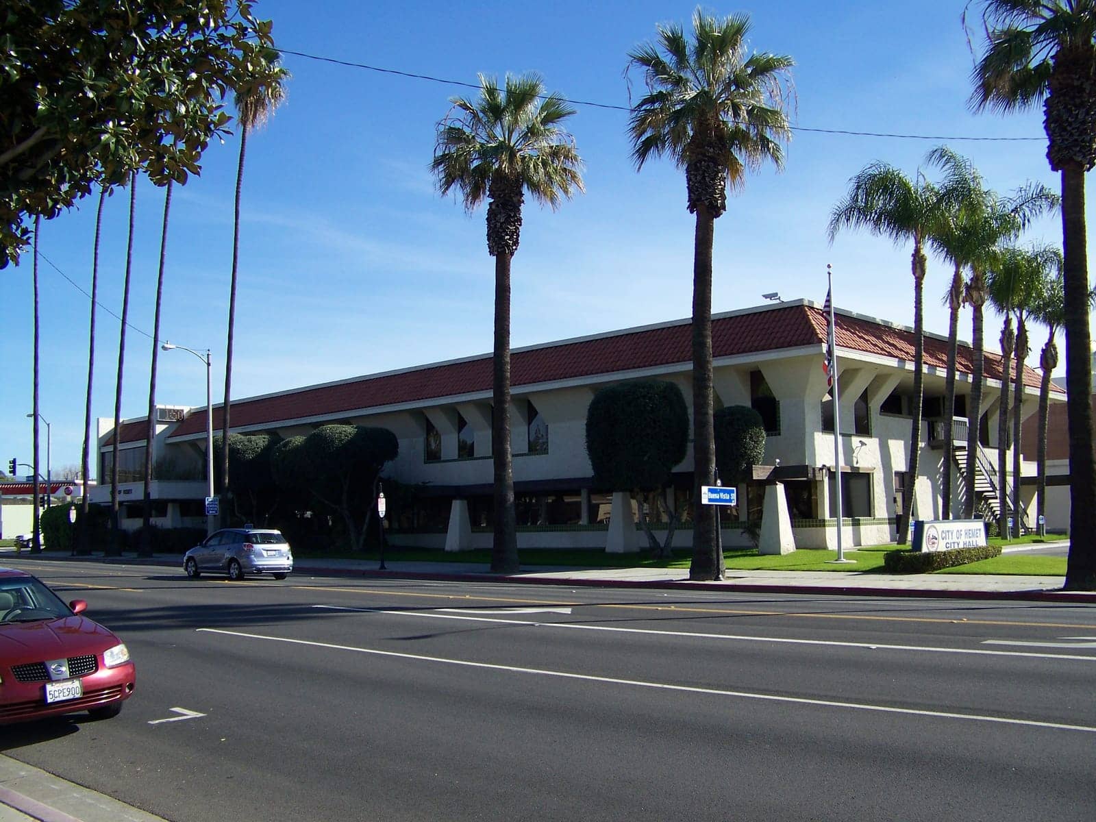 Hotels that allow 18-21 year olds in Hemet, California