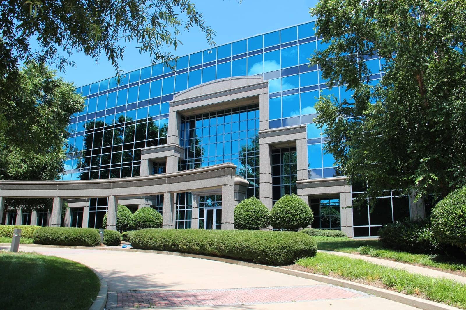 Hotels that allow 18-21 year olds in Johns Creek, Georgia