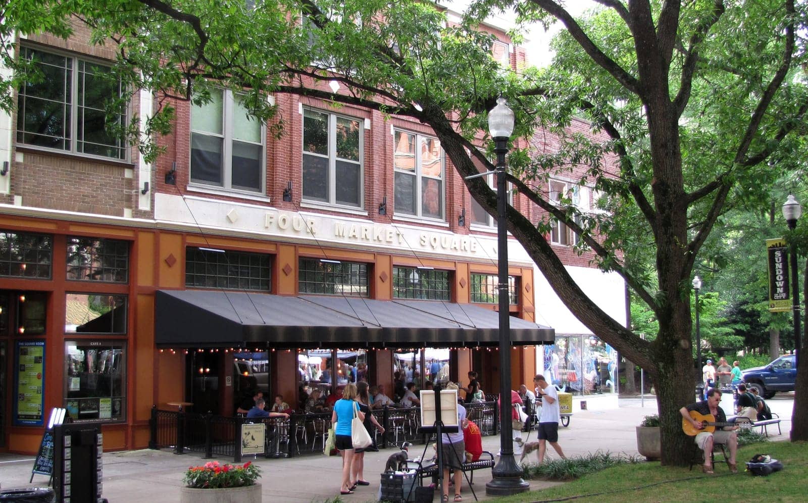 Hotels that allow 18-21 year olds in Knoxville, Tennessee