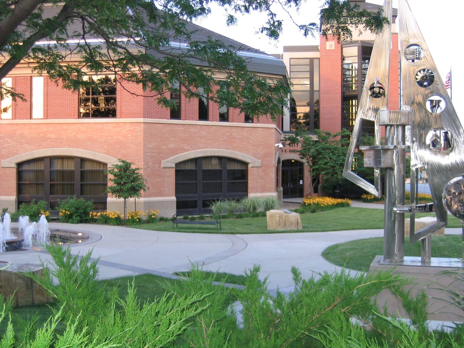 Hotels that allow 18-21 year olds in Olathe, Kansas