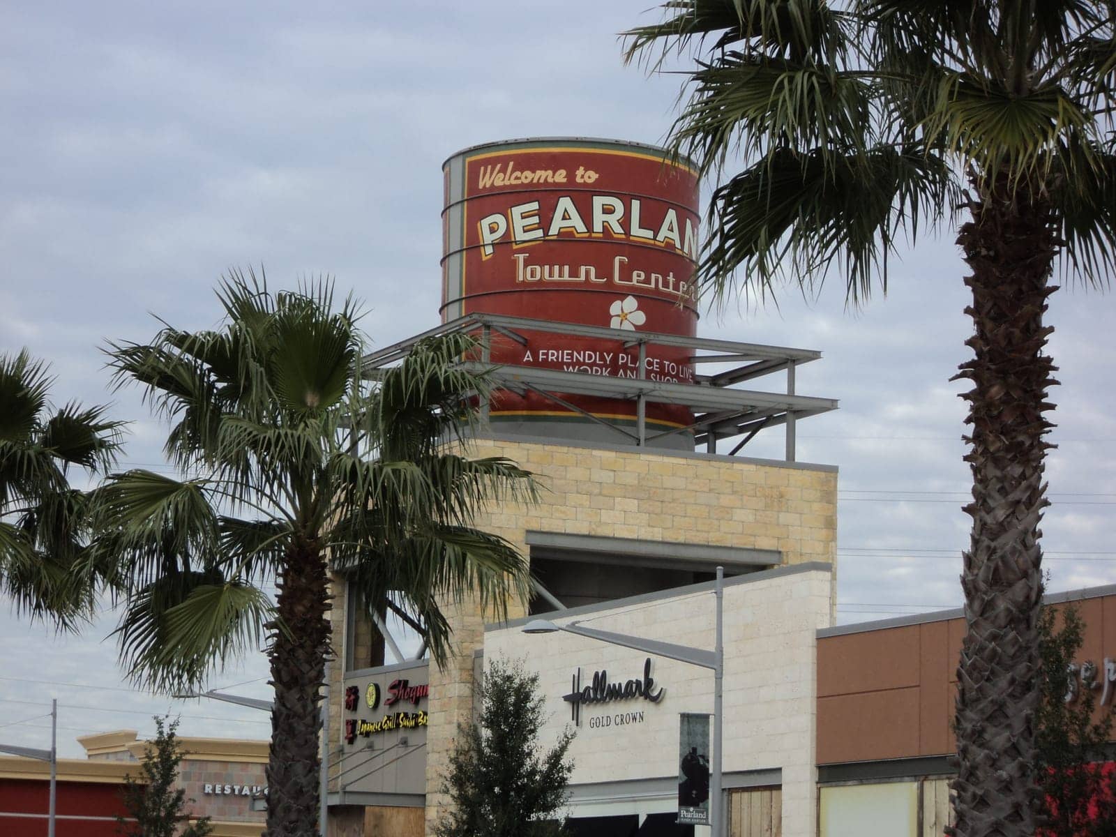 Hotels that allow 18-21 year olds in Pearland, Texas