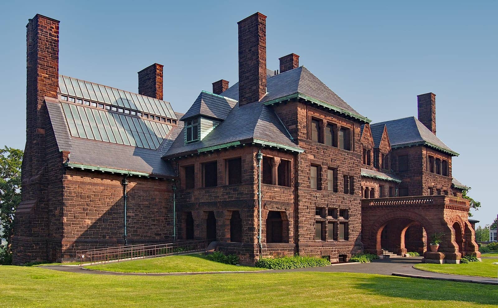 Hotels that allow 18-21 year olds in Saint Paul, Minnesota