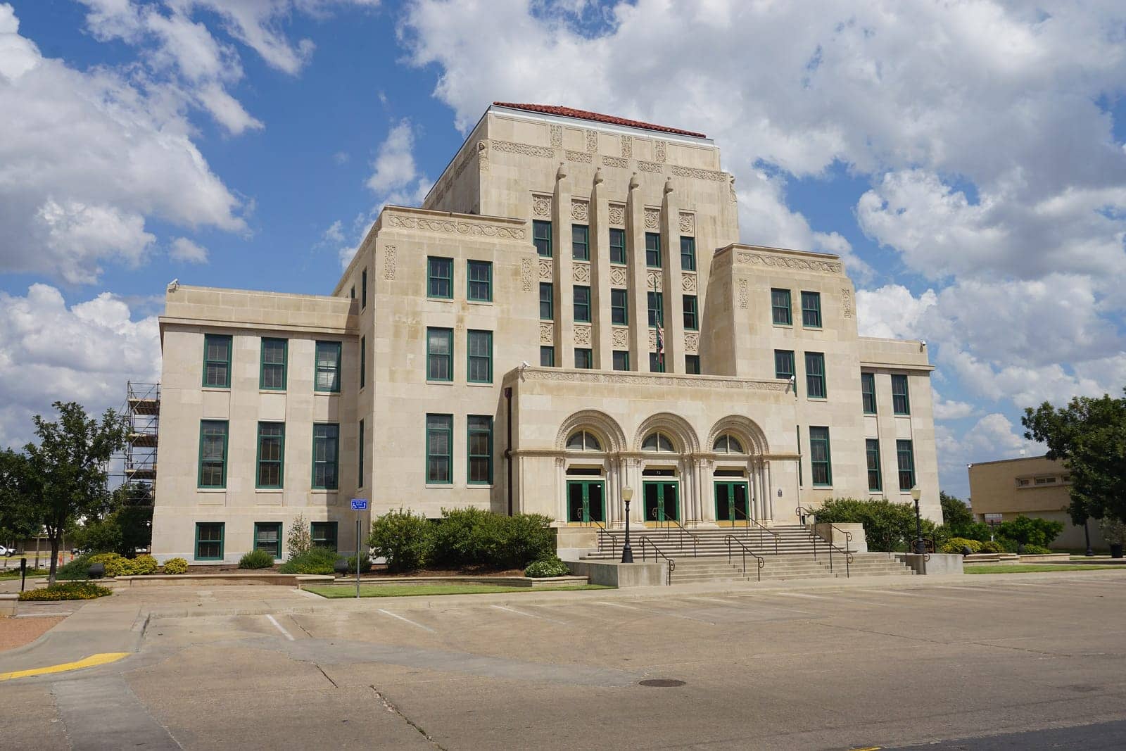 Hotels that allow 18-21 year olds in San Angelo, Texas