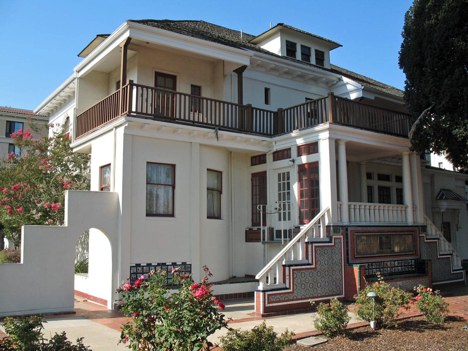 Hotels that allow 18-21 year olds in San Leandro, California