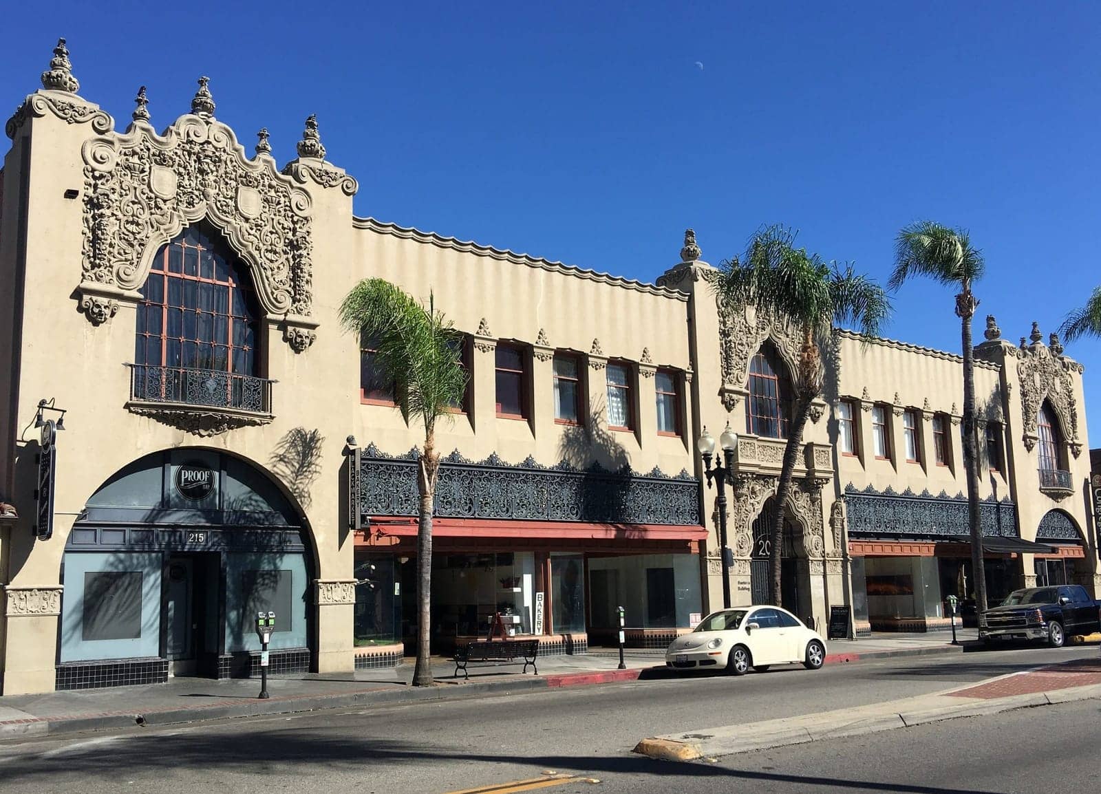 Hotels that allow 18-21 year olds in Santa Ana, California