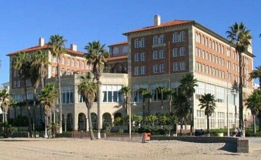 Hotels that allow 18-21 year olds in Santa Monica, California