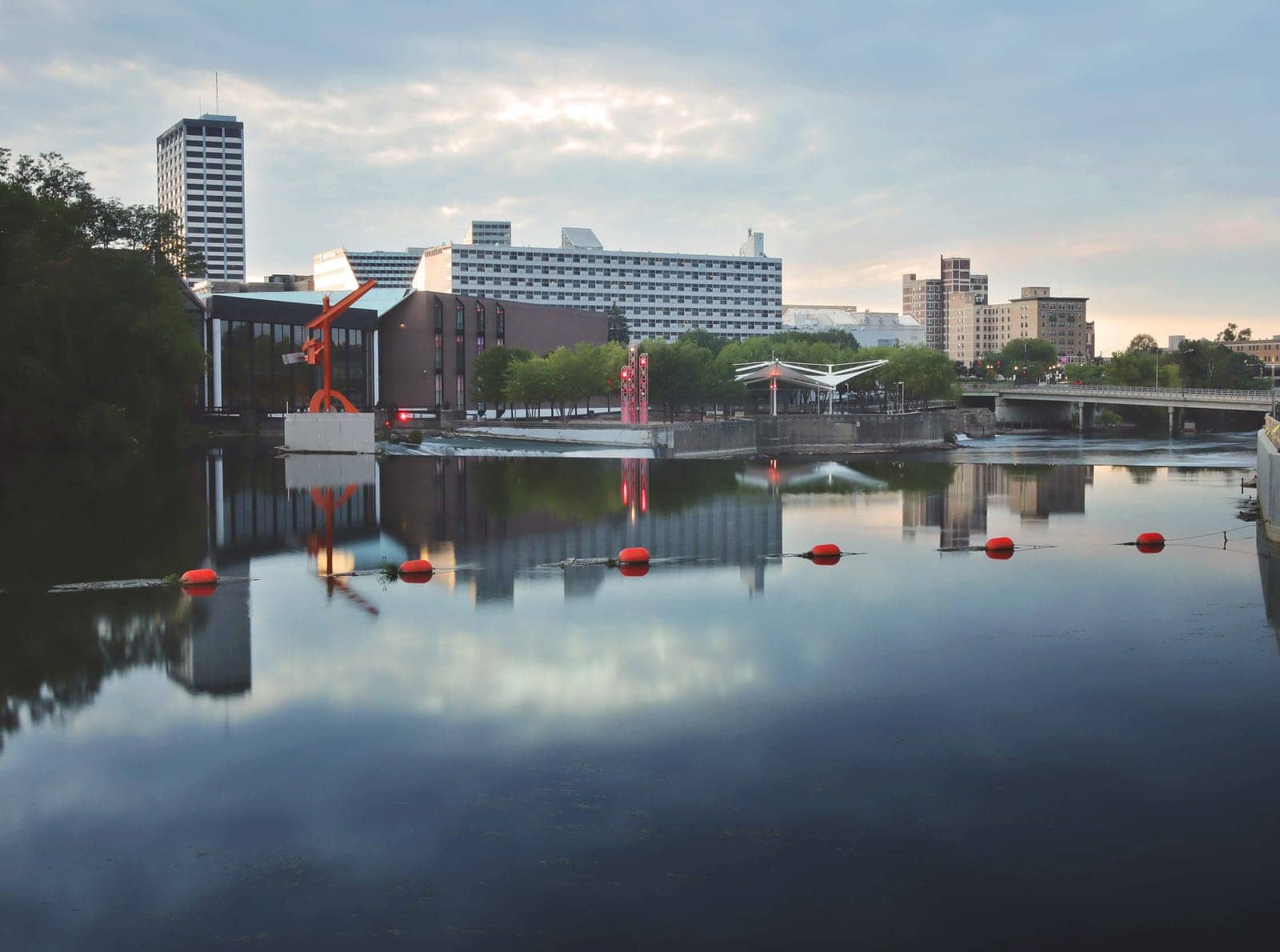 Hotels that allow 18-21 year olds in South Bend, Indiana