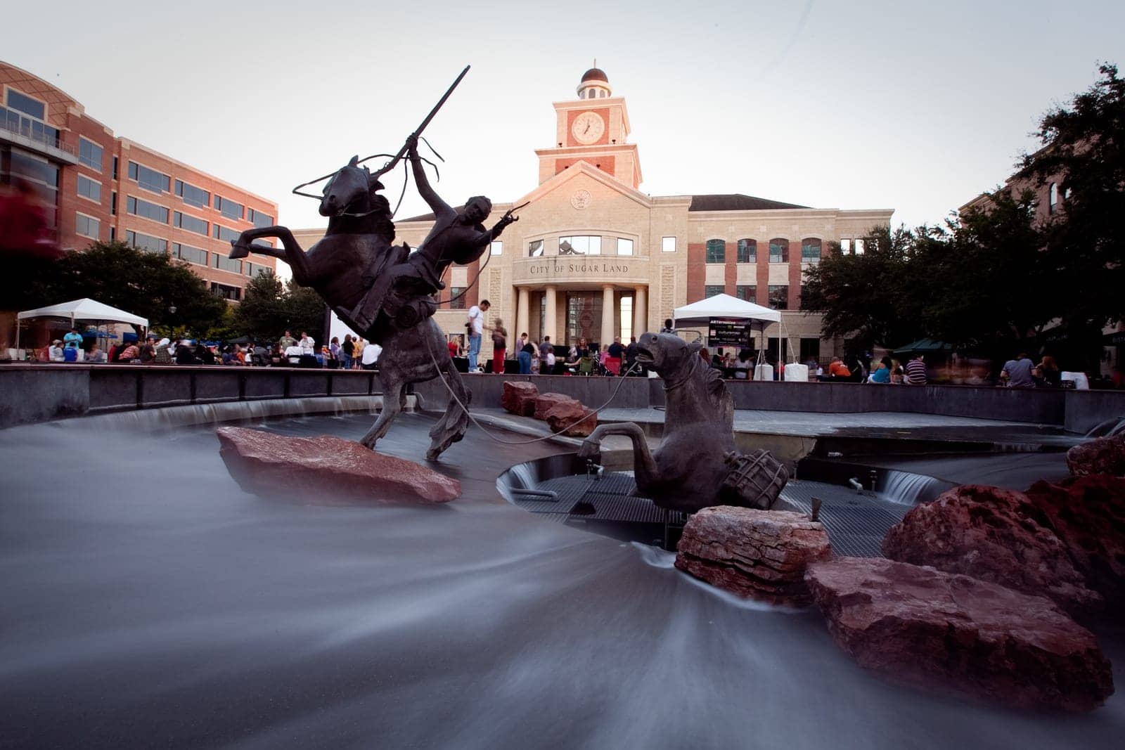 Hotels that allow 18-21 year olds in Sugar Land, Texas