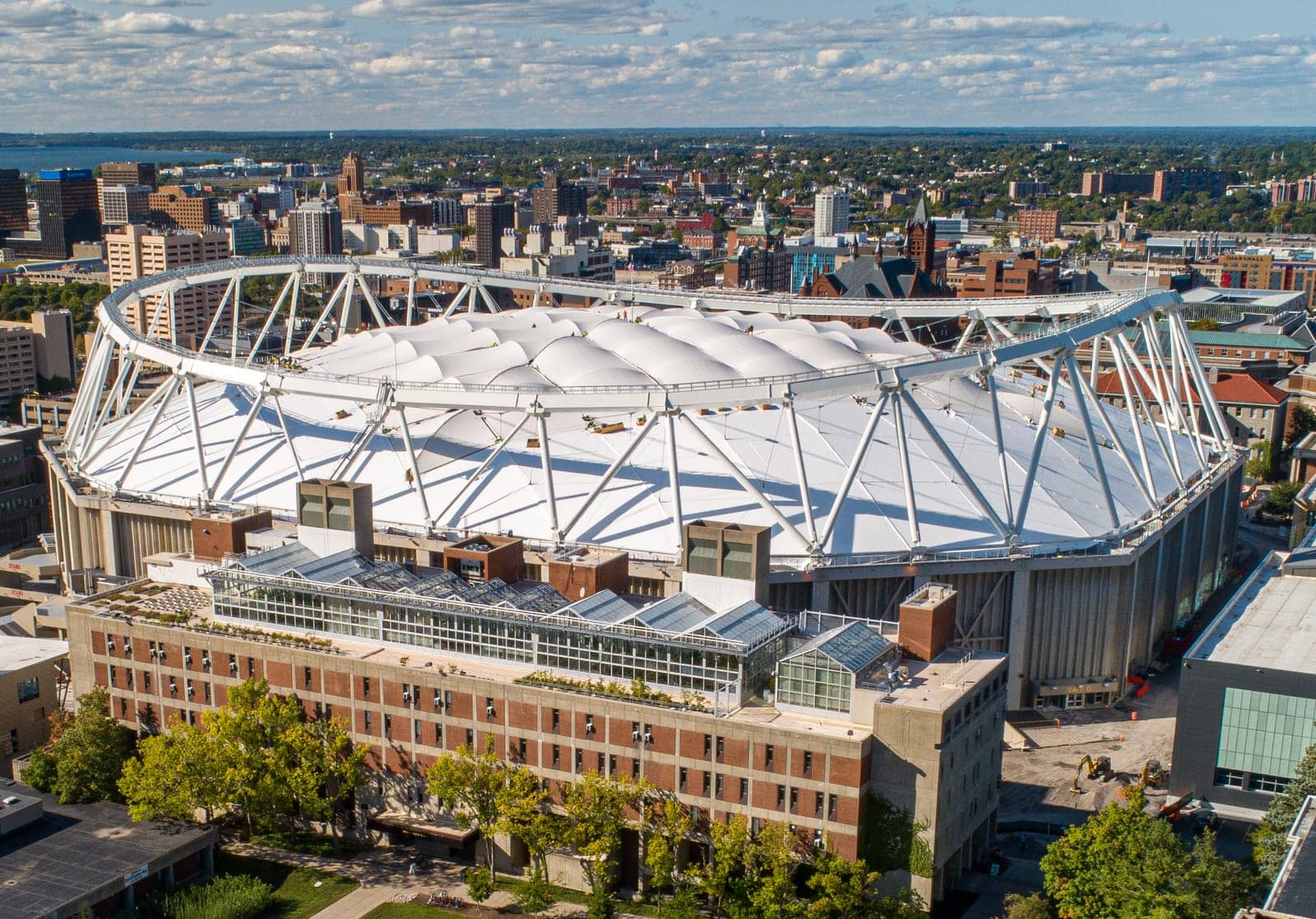 Hotels that allow 18-21 year olds in Syracuse, New York