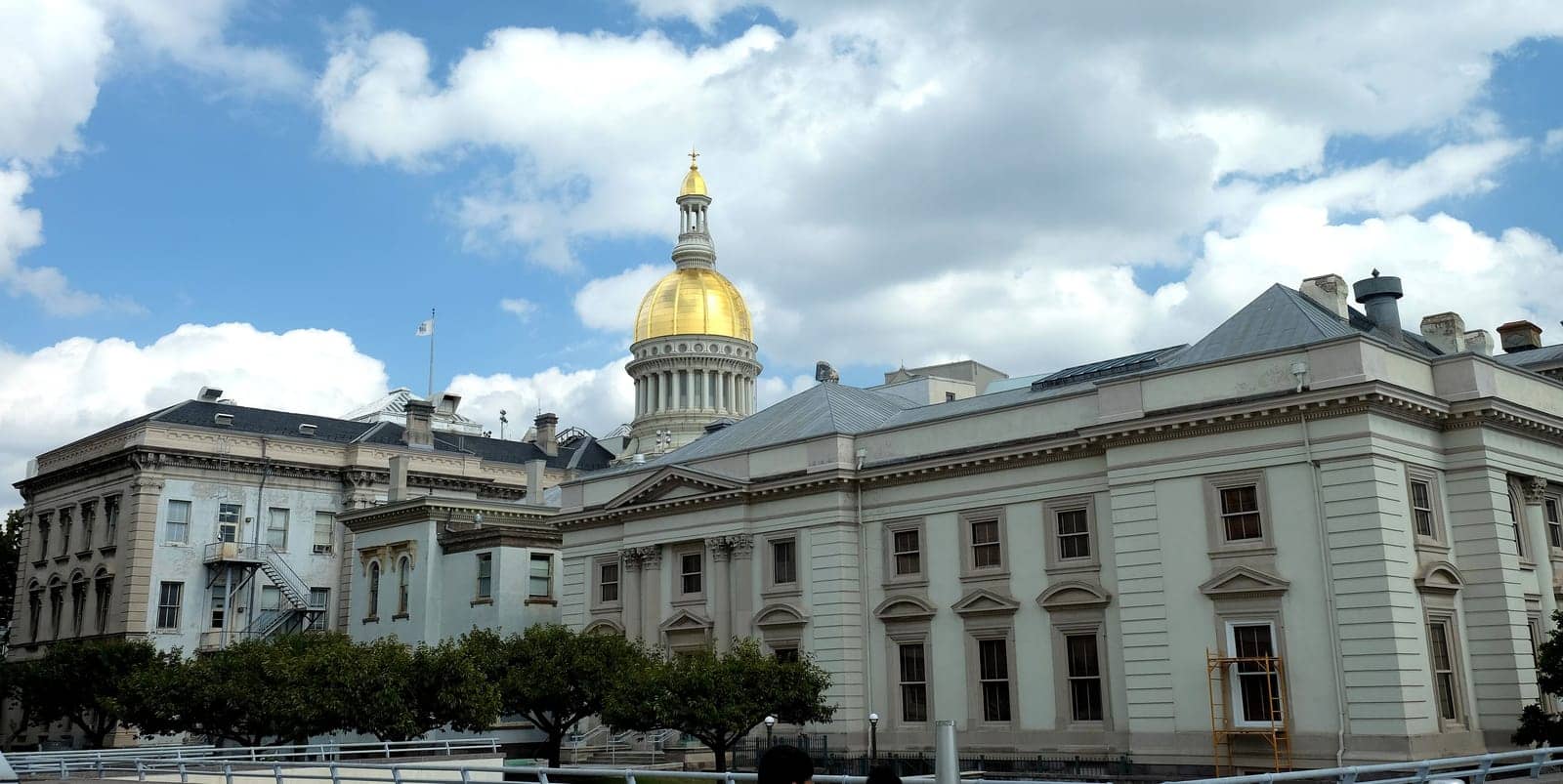 Hotels that allow 18-21 year olds in Trenton, New Jersey