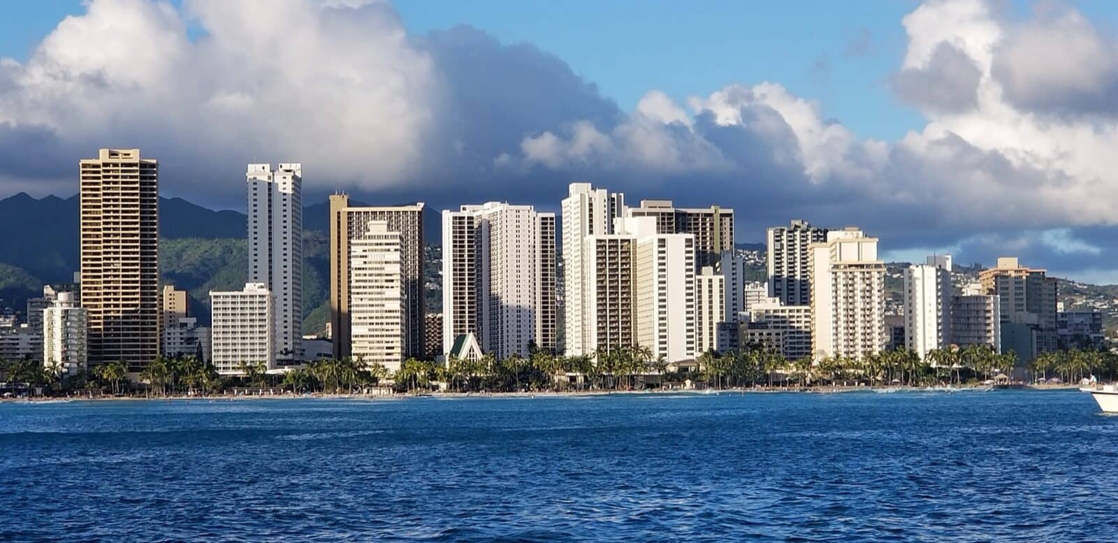 Hotels that allow 18-21 year olds in Hawaii