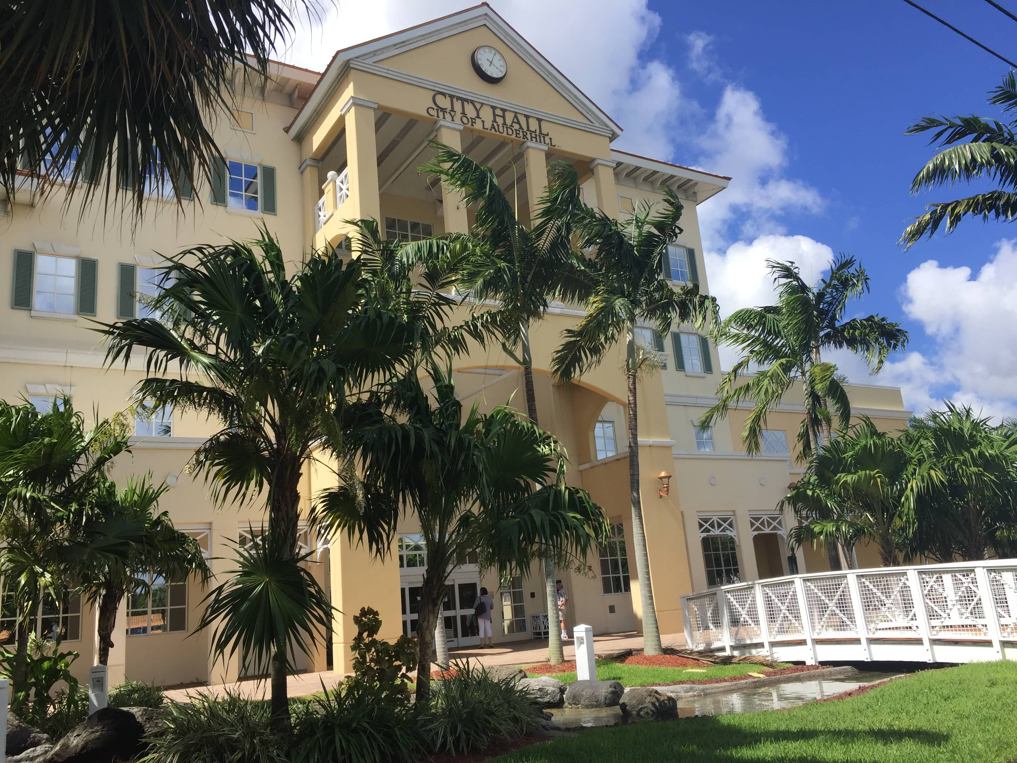 Hotels that allow 18-21 year olds in Lauderhill, Florida