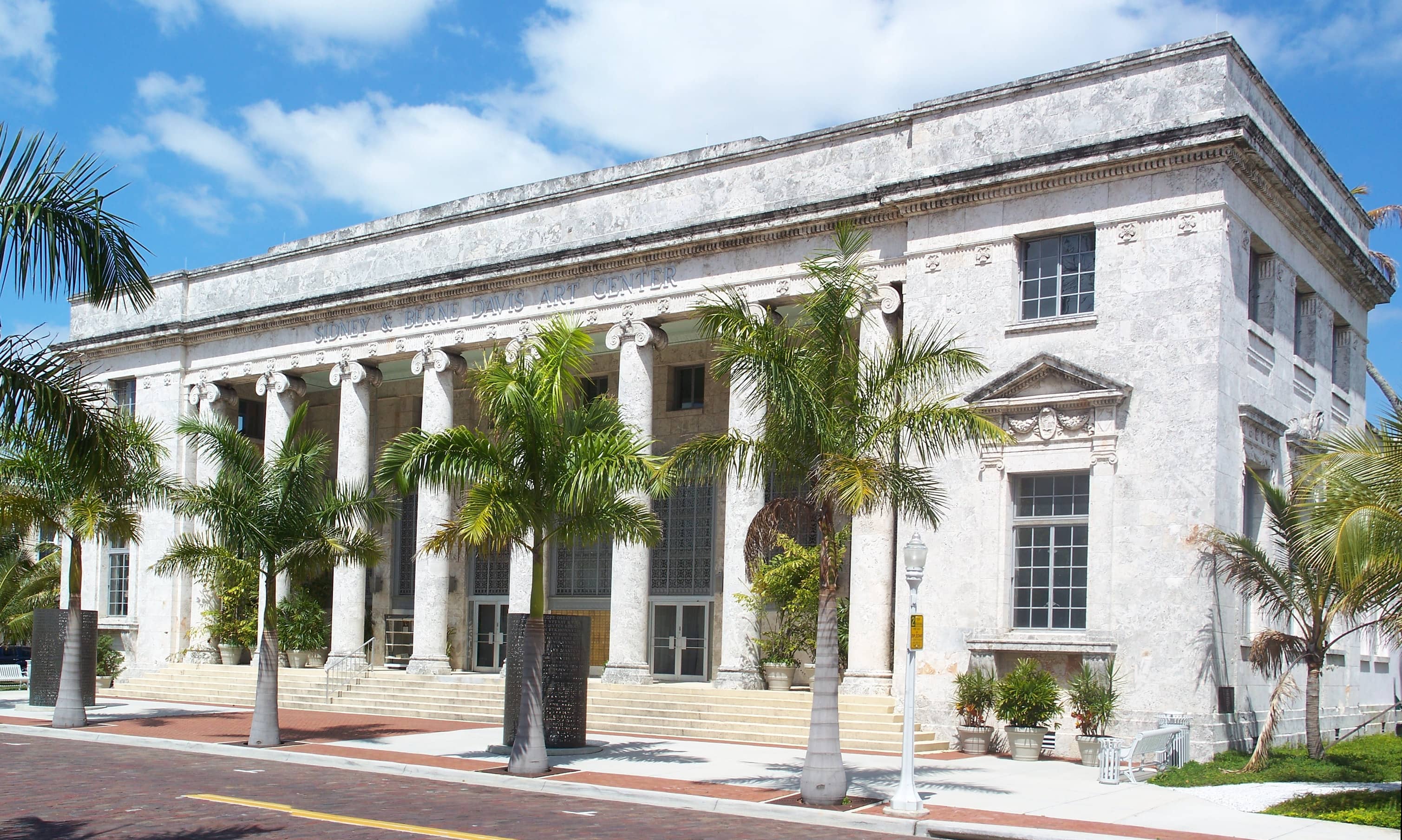 Hotels that allow 18-21 year olds in Fort Myers, Florida