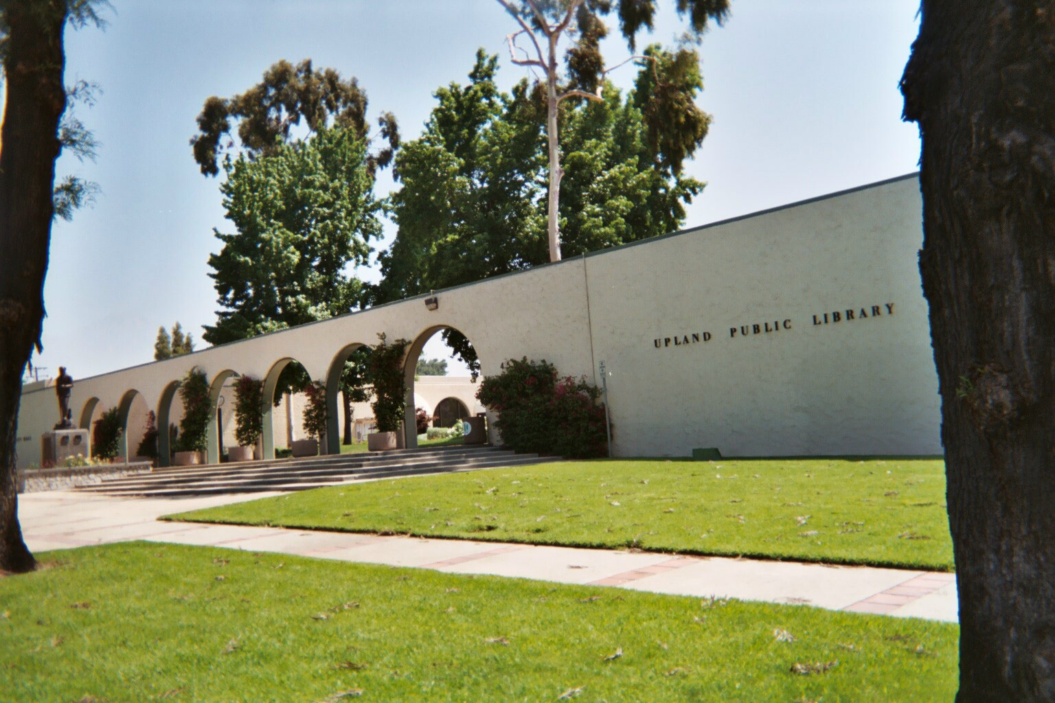 Hotels that allow 18-21 year olds in Upland, California
