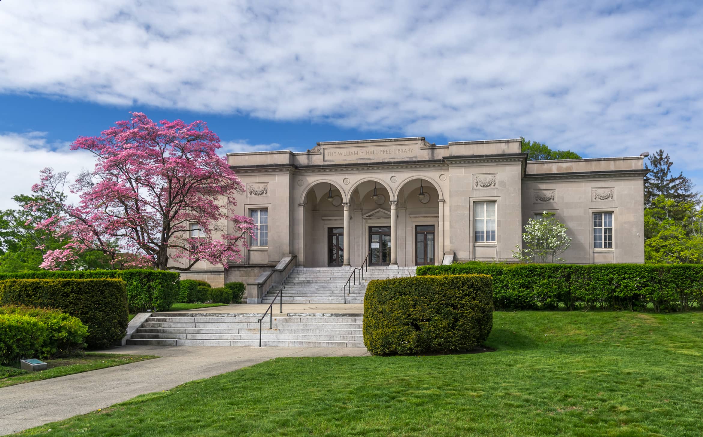 Hotels that allow 18-21 year olds in Cranston, Rhode Island