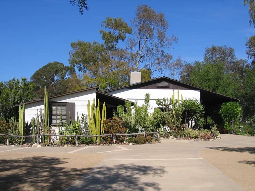 Hotels that allow 18-21 year olds in Lake Forest, California