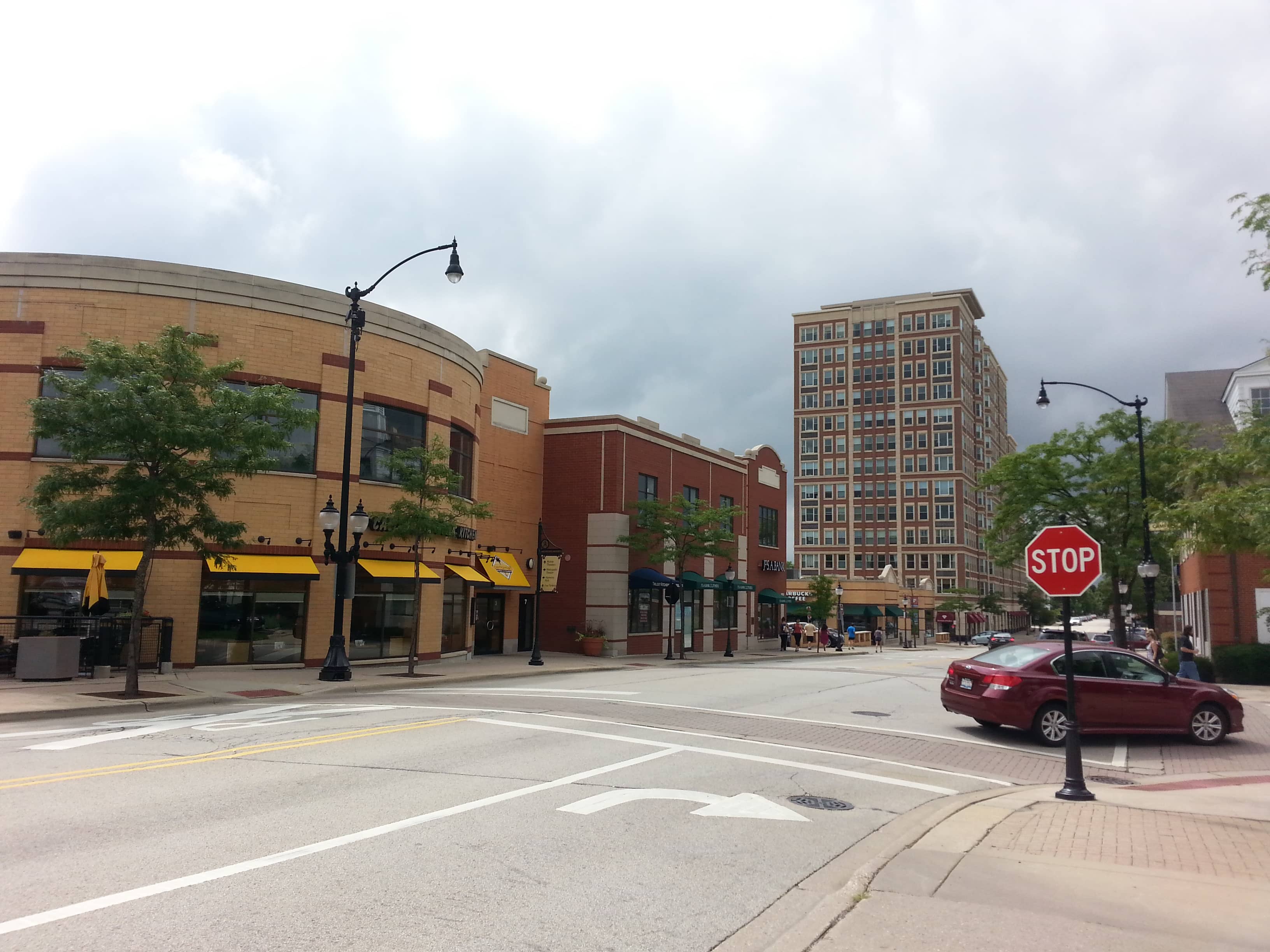 Hotels that allow 18-21 year olds in Arlington Heights, Illinois