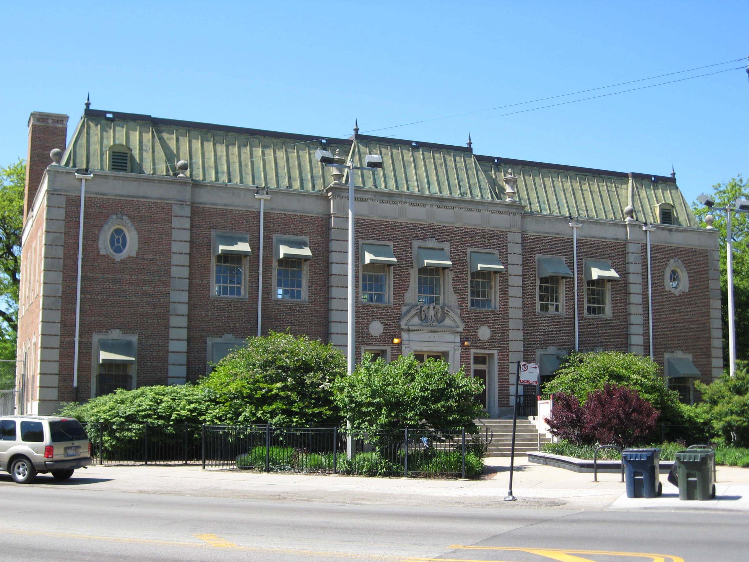 Hotels that allow 18-21 year olds in Belmont Cragin, Illinois