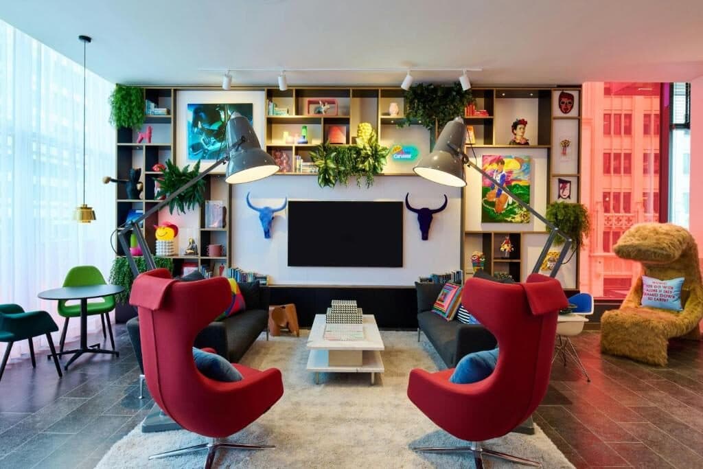 Austin Hotels with 18 Check-In