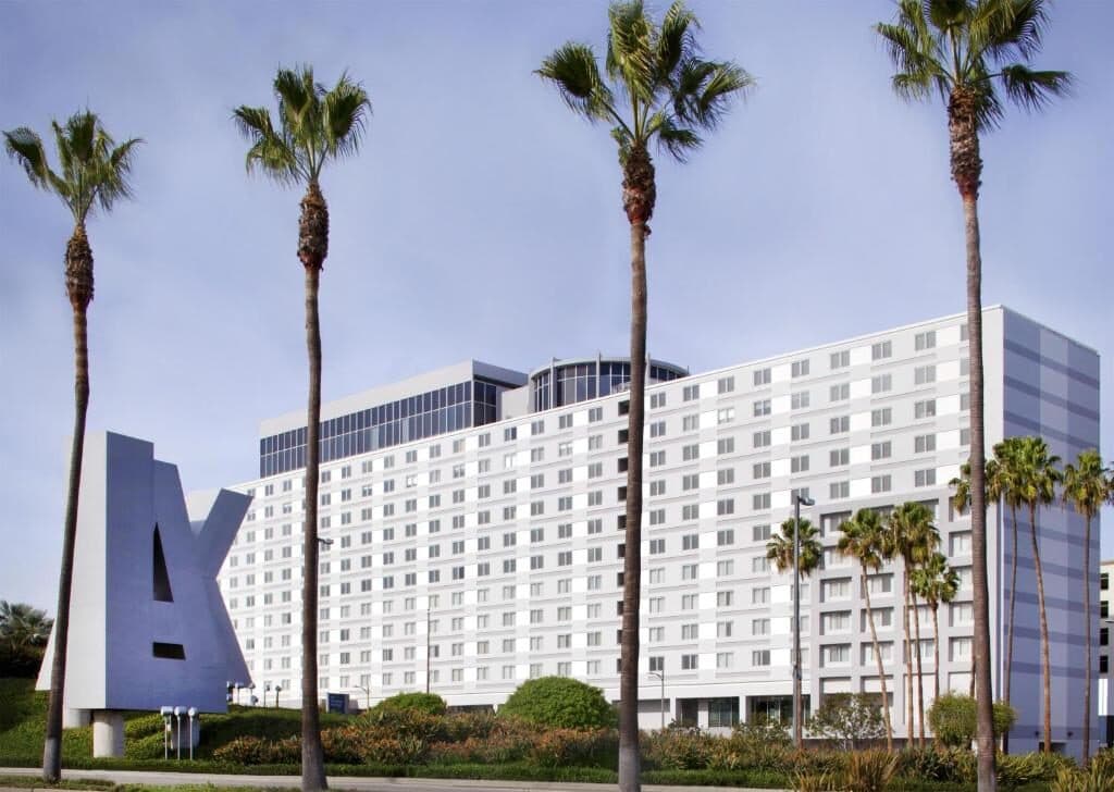 How Old Do You Have to Be to Book a Hotel?