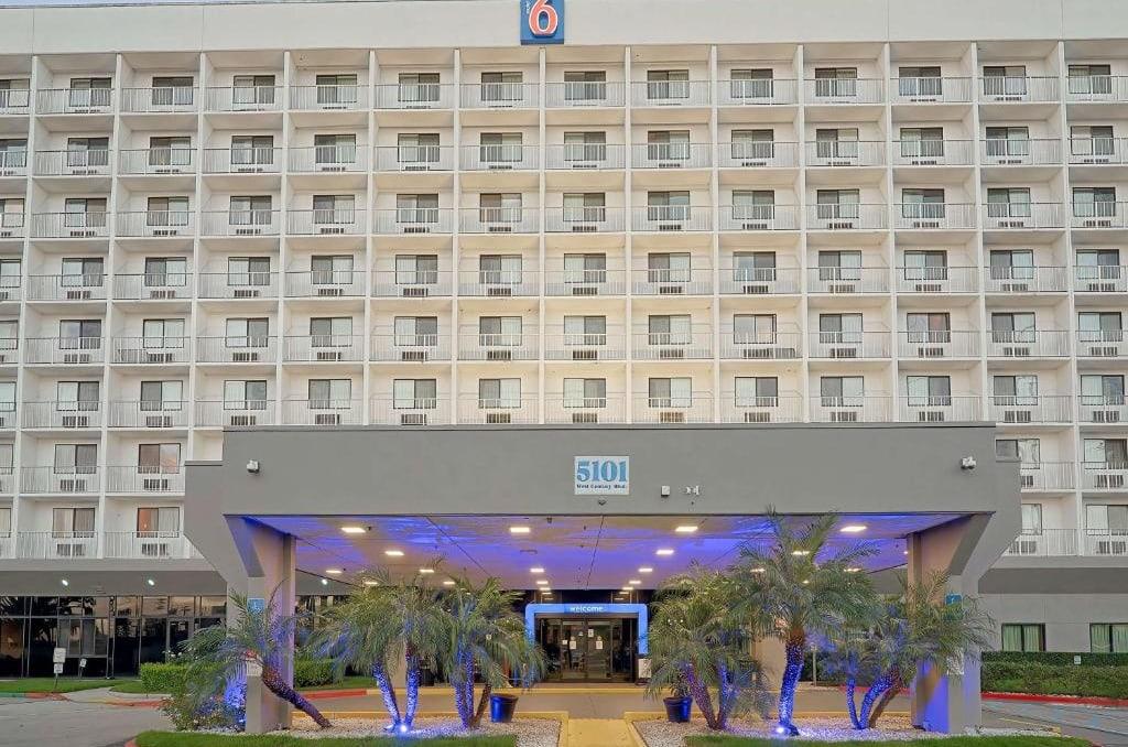 What to Do If a Hotel Refuses to Check You In at 18