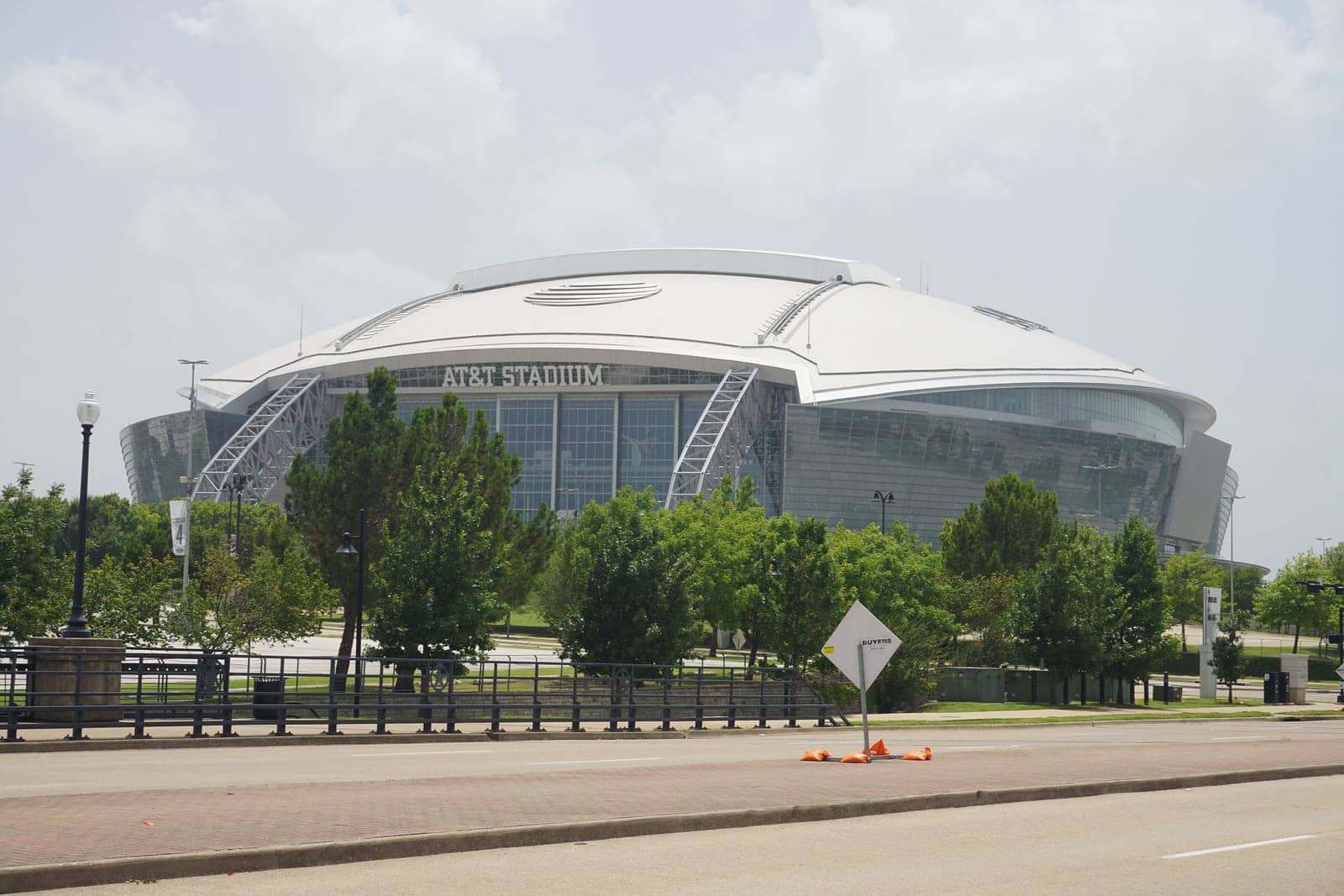 Hotels that allow 18-21 year olds in Arlington, Texas