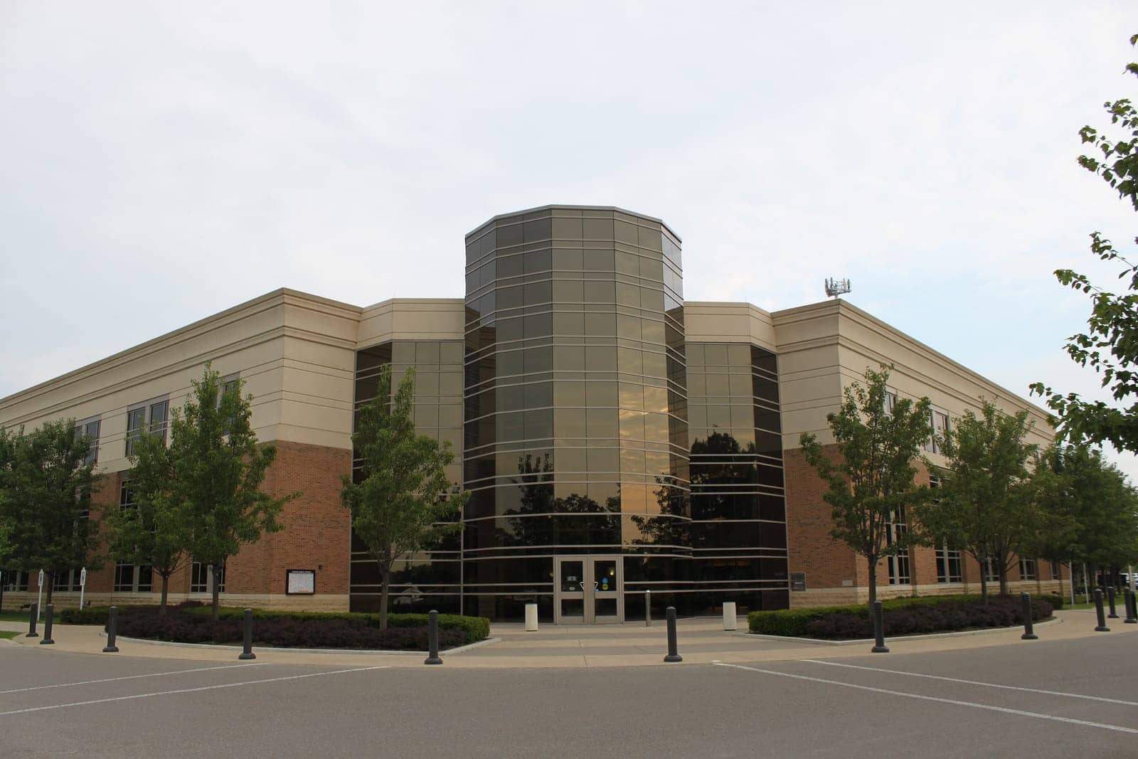 Hotels that allow 18-21 year olds in Canton, Michigan