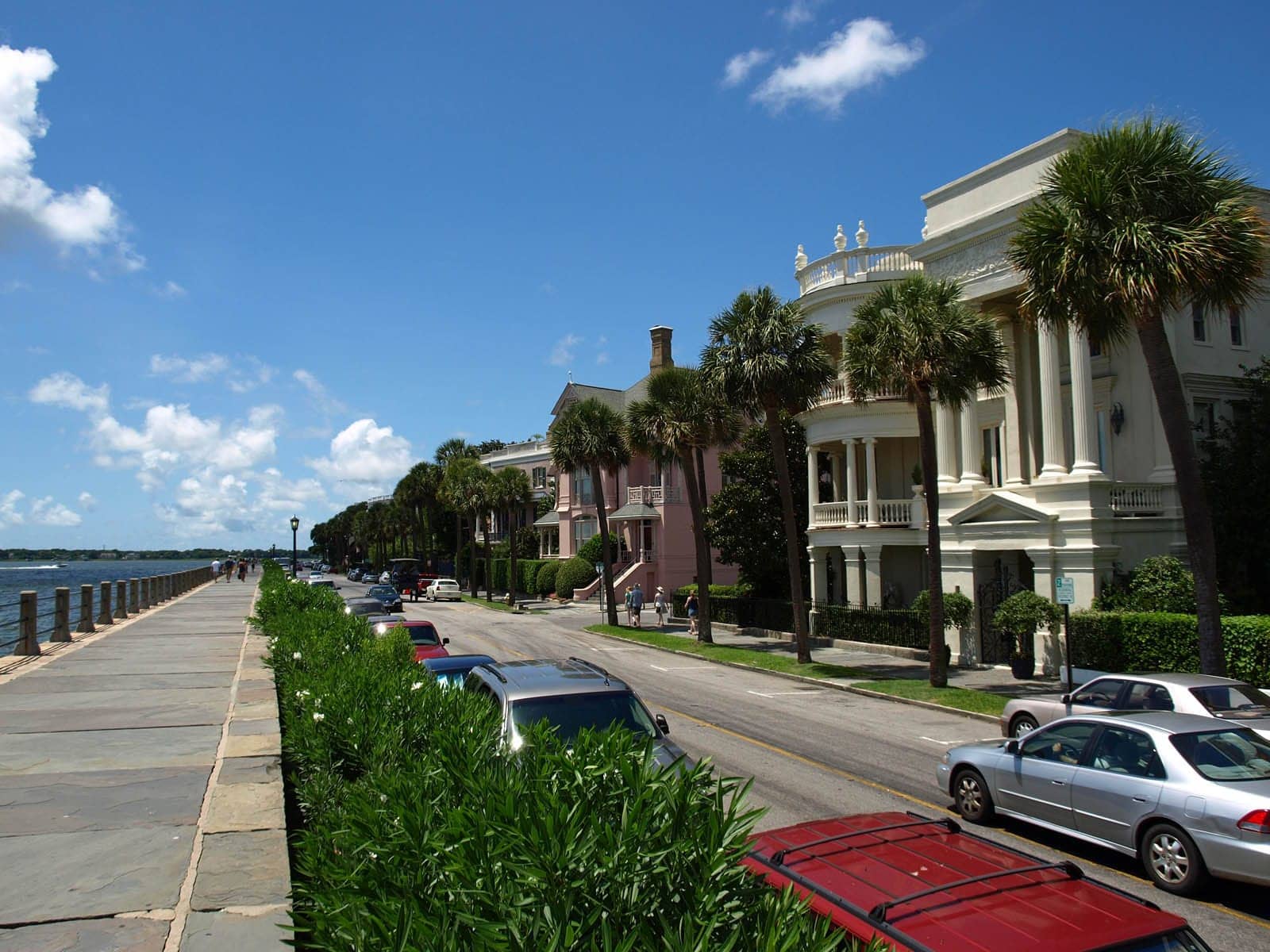 Hotels that allow 18-21 year olds in Charleston, South Carolina