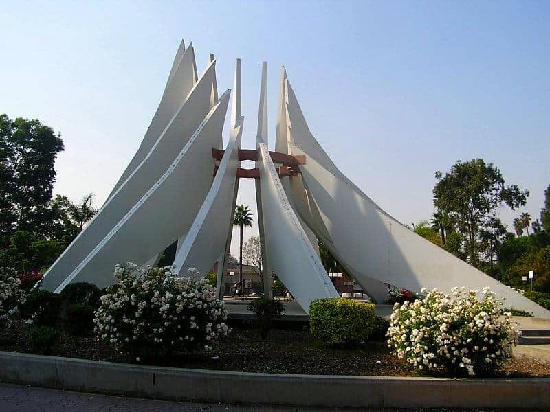 Hotels that allow 18-21 year olds in Compton, California
