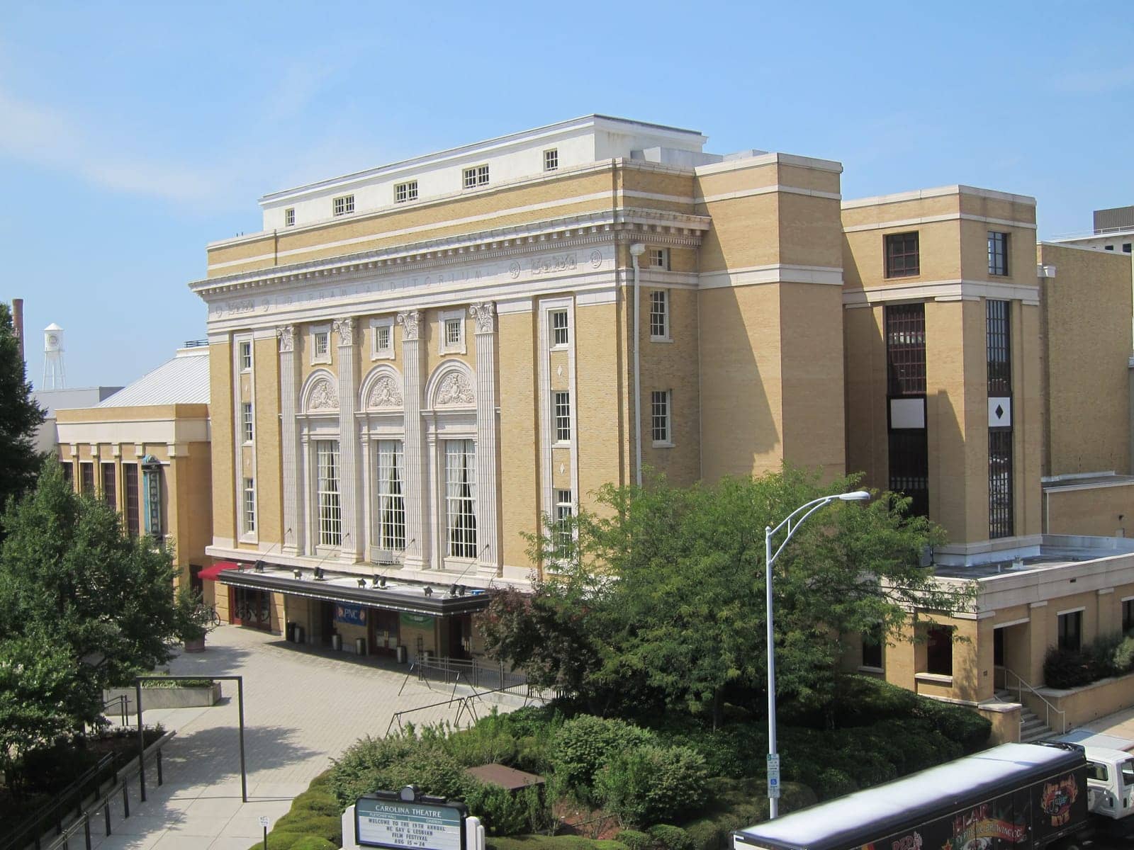 Hotels that allow 18-21 year olds in Durham, North Carolina