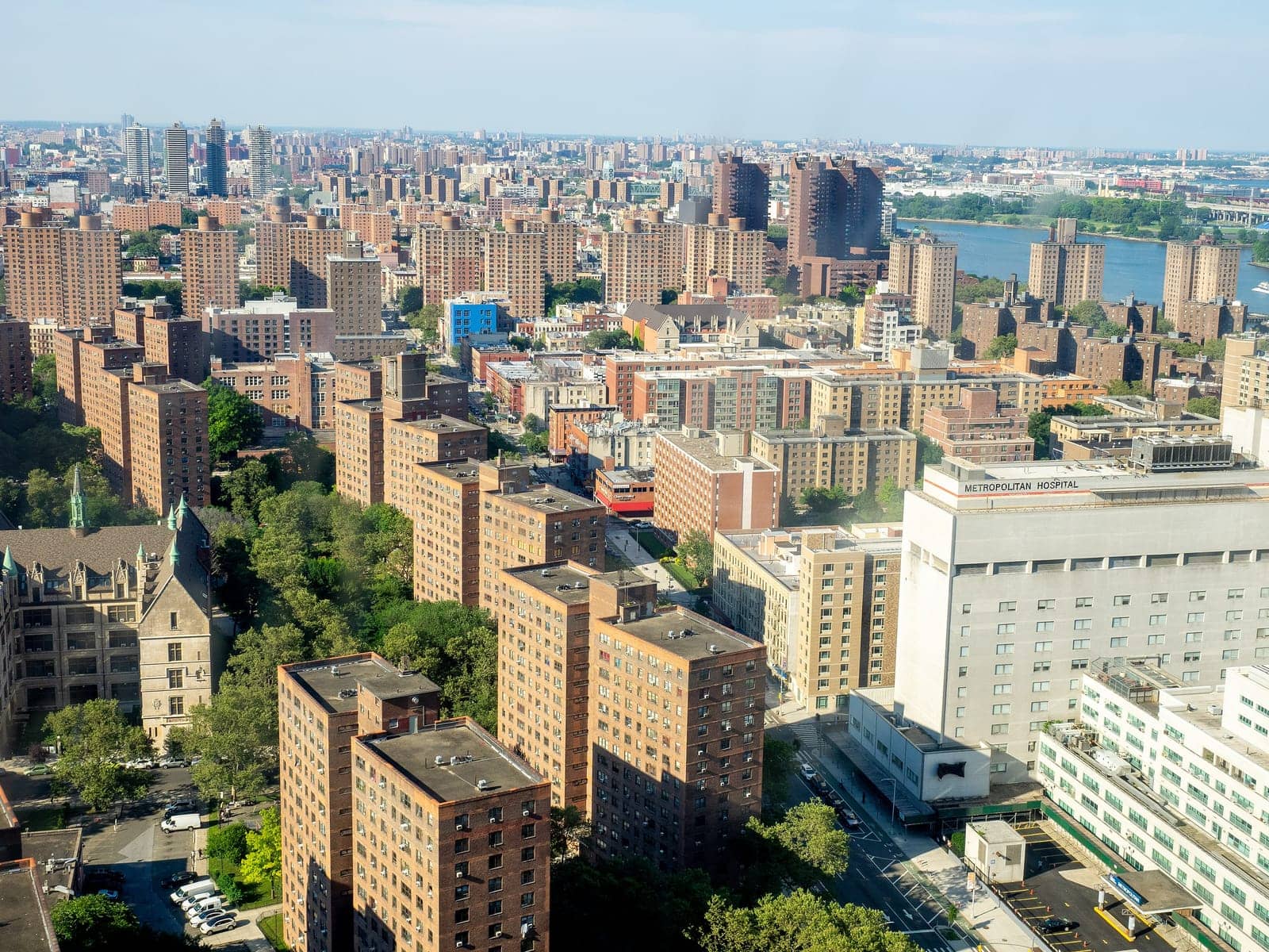 Hotels that allow 18-21 year olds in East Harlem, New York