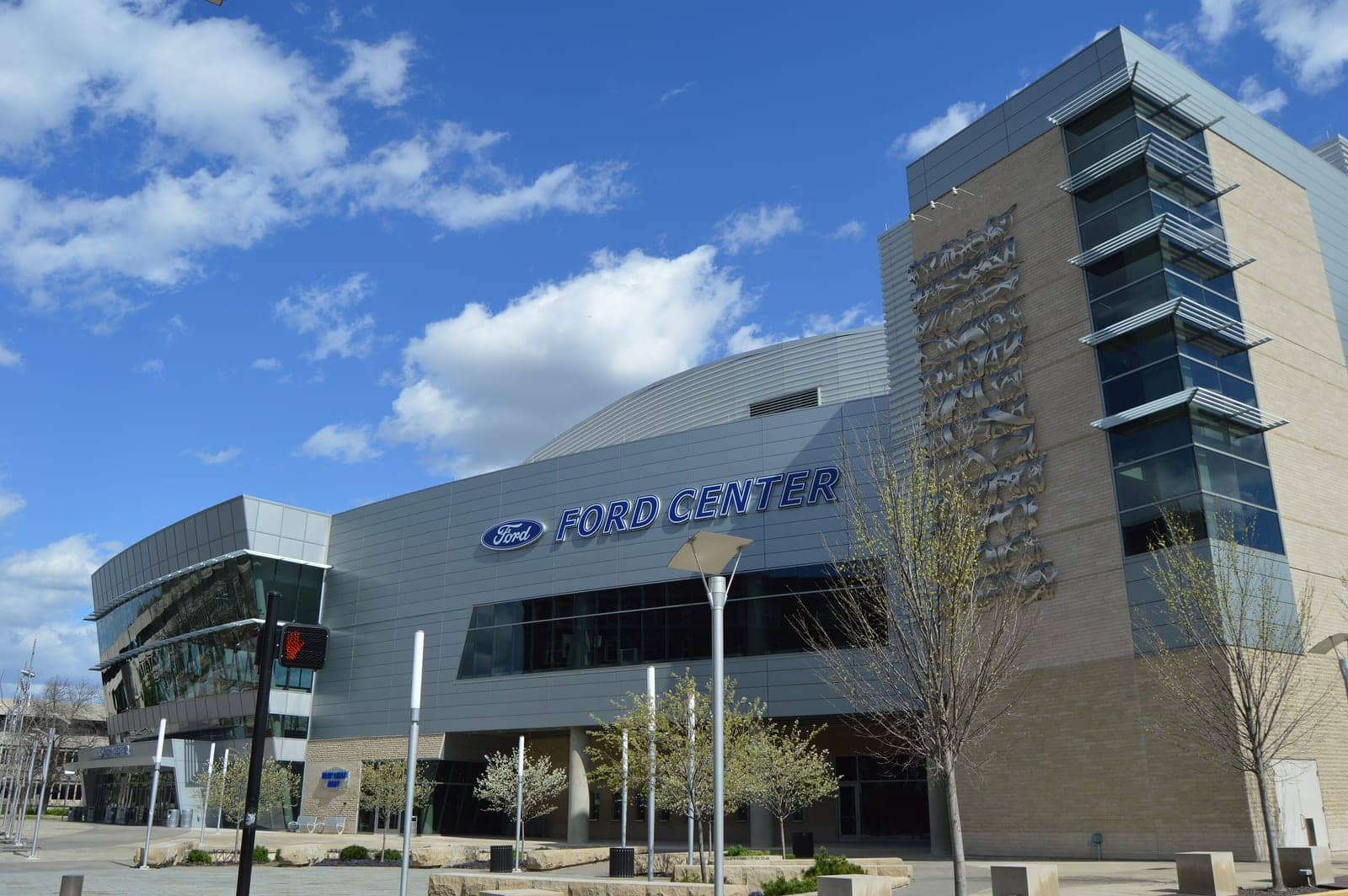 Hotels that allow 18-21 year olds in Evansville, Indiana