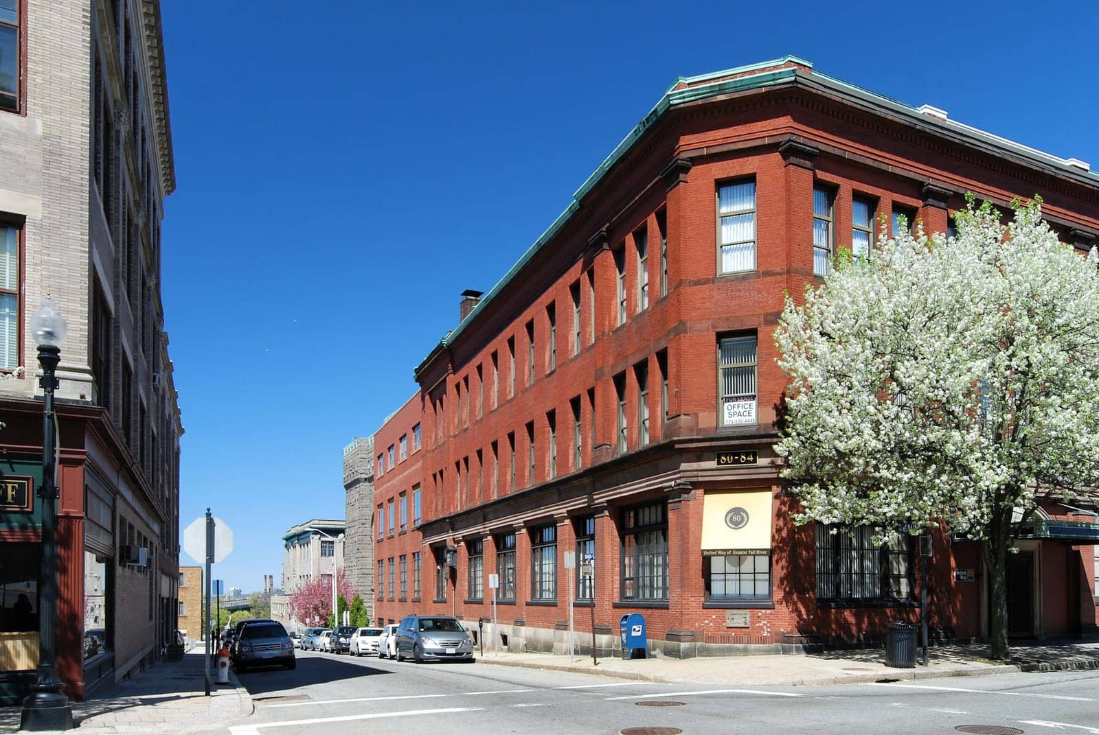 Hotels that allow 18-21 year olds in Fall River, Massachusetts