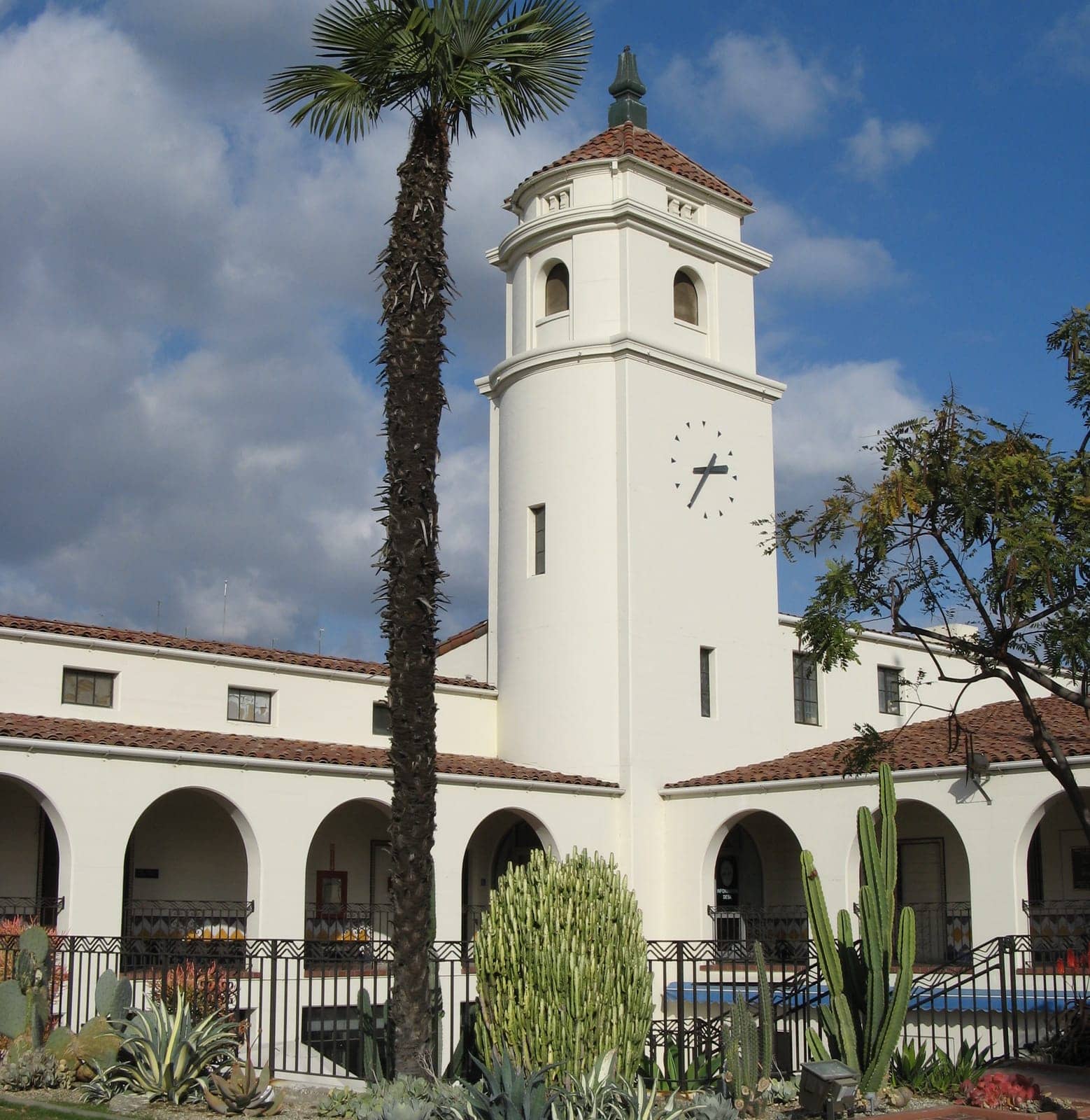 Hotels that allow 18-21 year olds in Fullerton, California