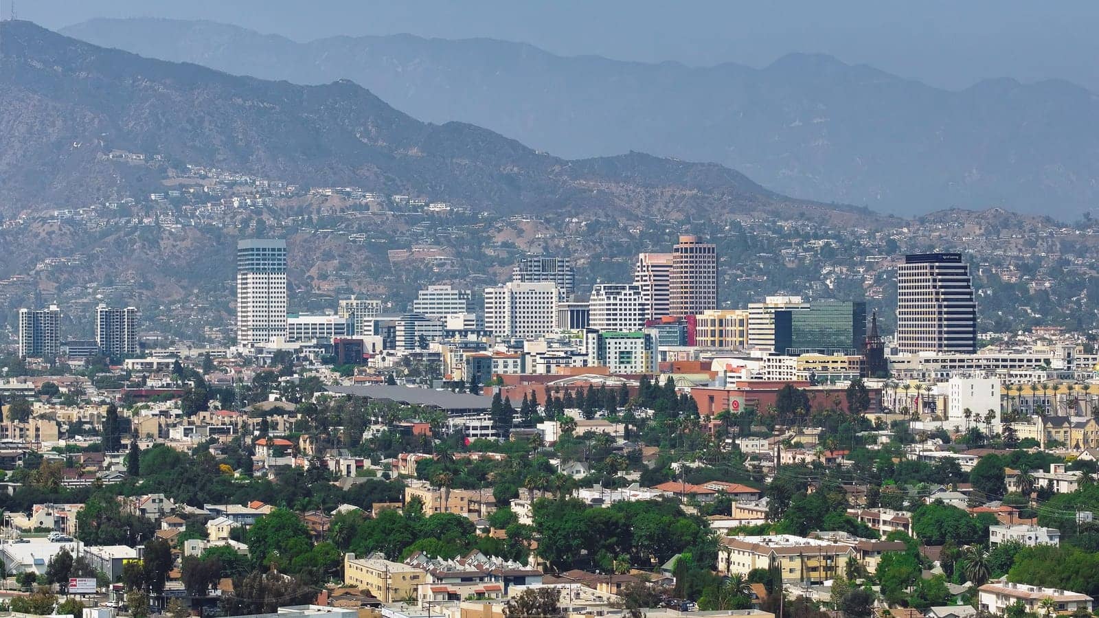Hotels that allow 18-21 year olds in Glendale, California
