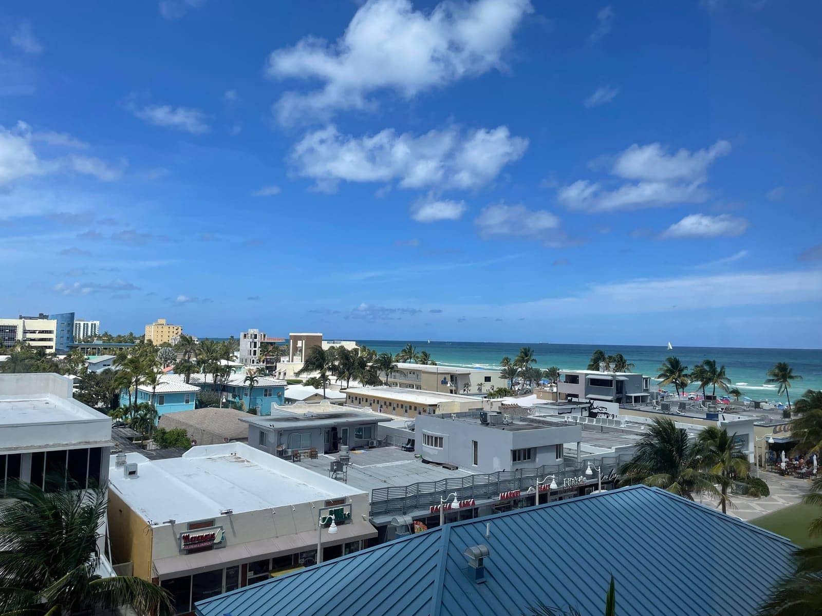 Hotels that allow 18-21 year olds in Hollywood, Florida