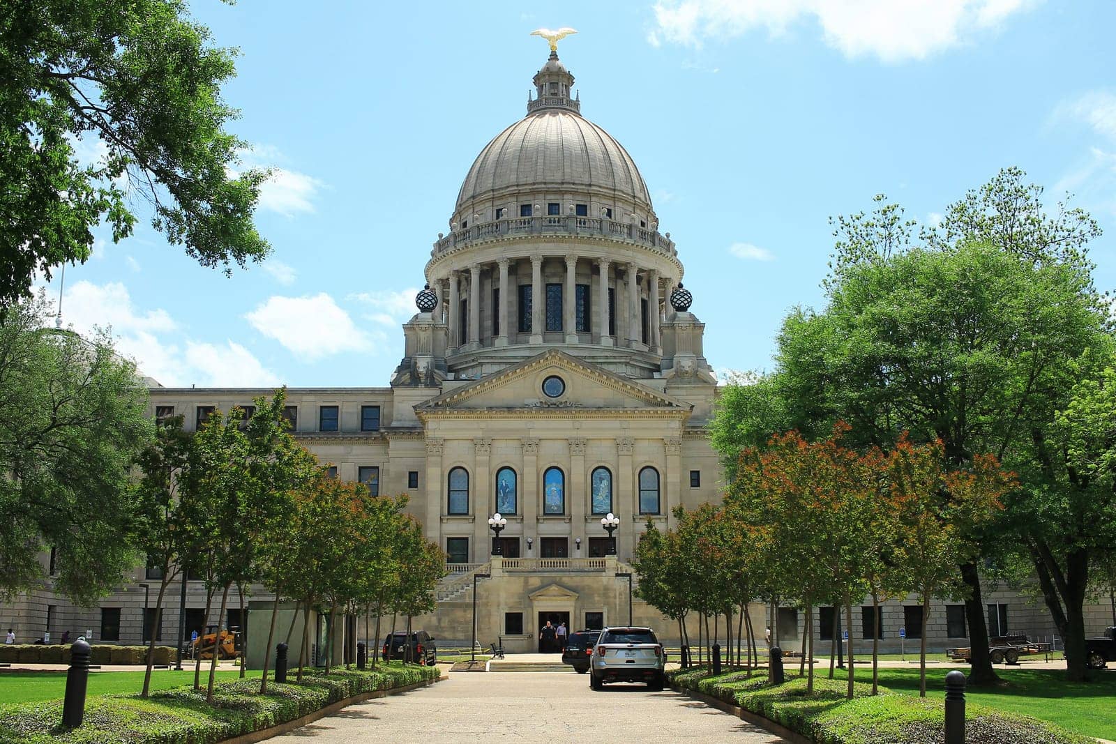 Hotels that allow 18-21 year olds in Jackson, Mississippi