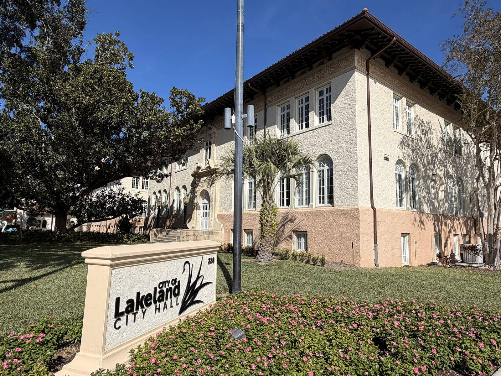 Hotels that allow 18-21 year olds in Lakeland, Florida