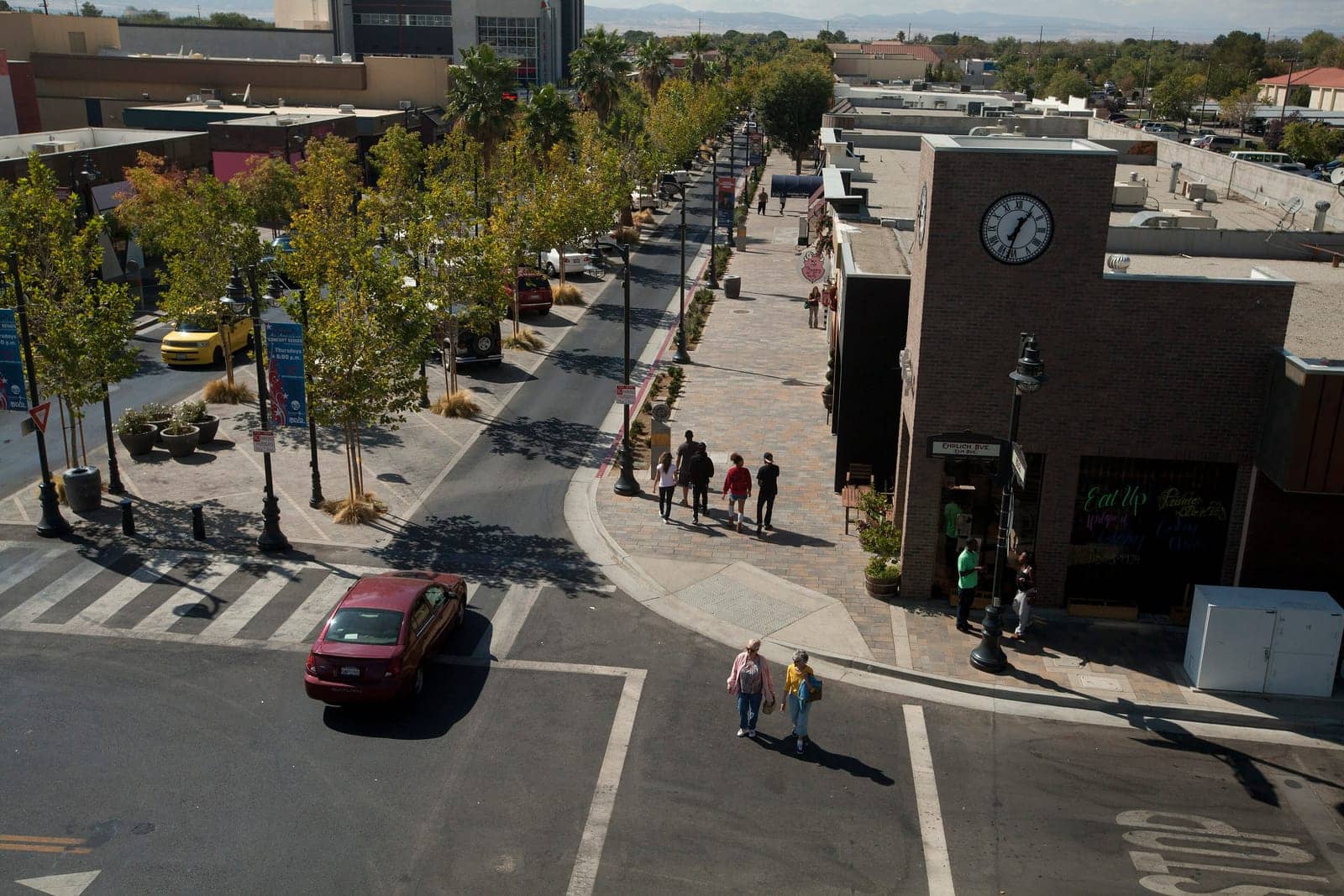Hotels that allow 18-21 year olds in Lancaster, California